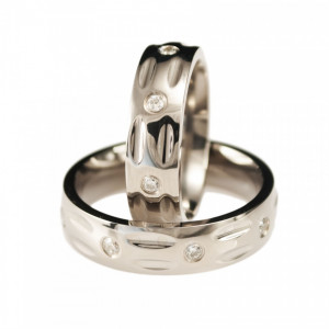 Серебристое титановое кольцо Lonti TI-065R с фианитами